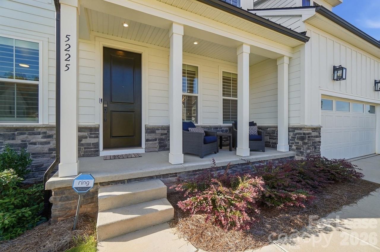 5225 Glenwalk Dr - Photo 2 of 32