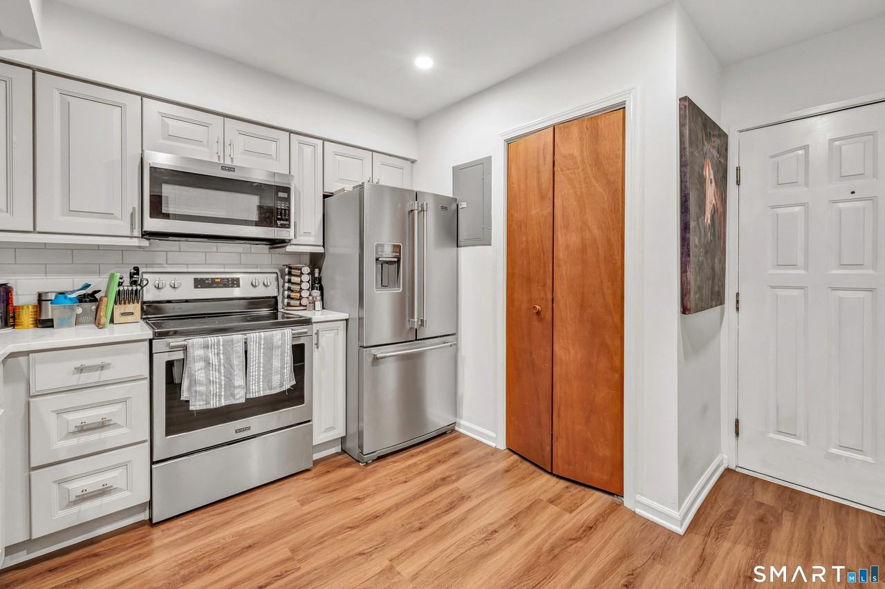 25 Grand St #105 - Photo 2 of 31