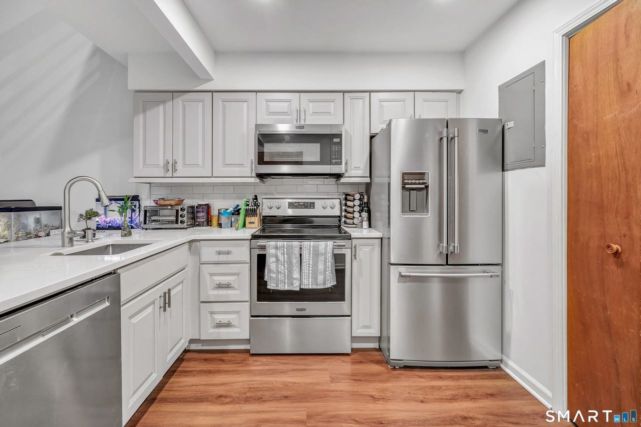 25 Grand St #105 - Photo 3 of 31