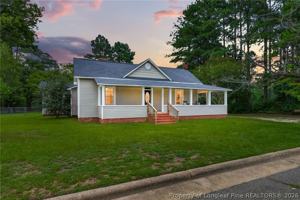 featured image of 423 E Edinborough Ave