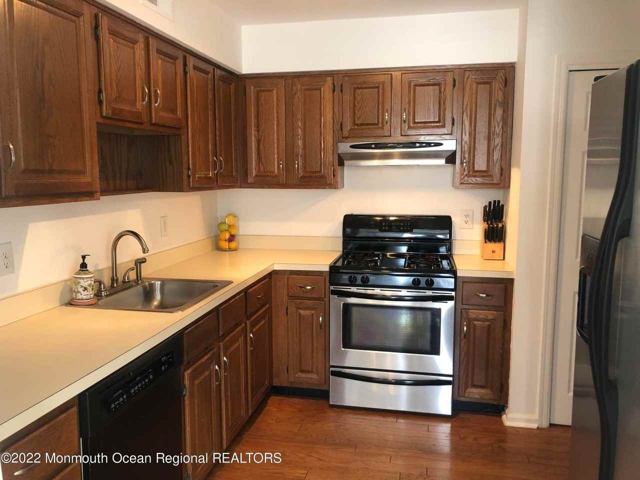 130 Shore Dr - Photo 5 of 21