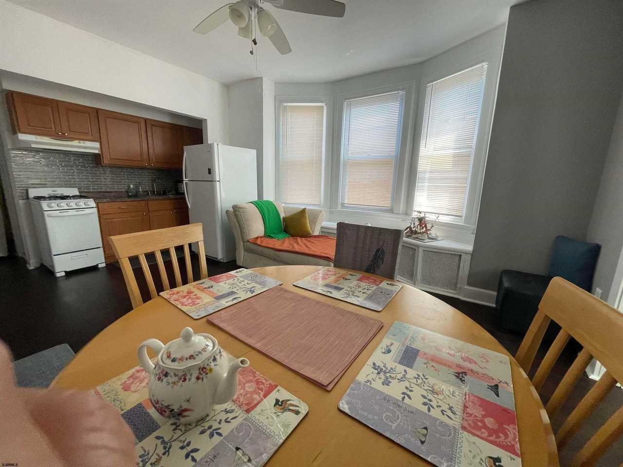 4011 Atlantic Ave - Photo 6 of 9