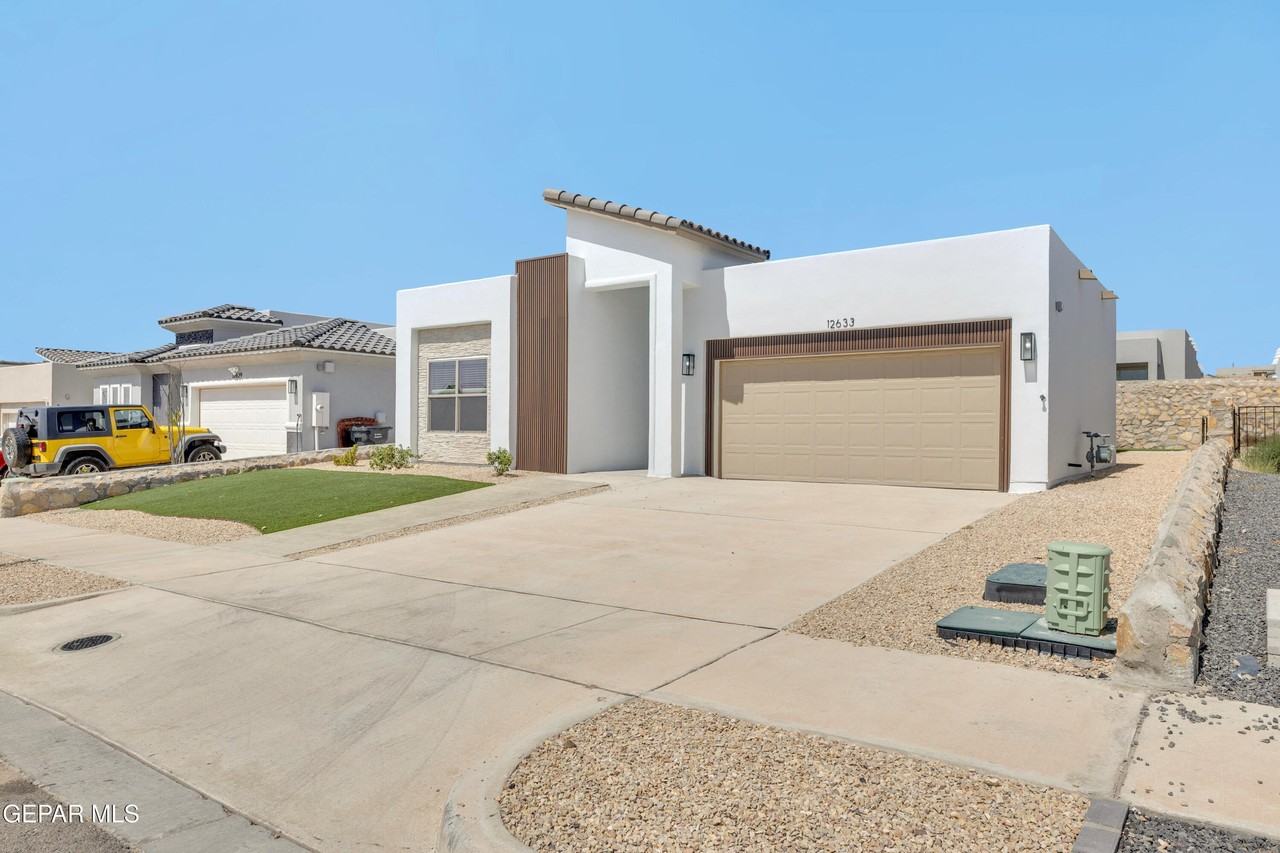 12633 Middlesbrough Ave - Photo 4 of 36