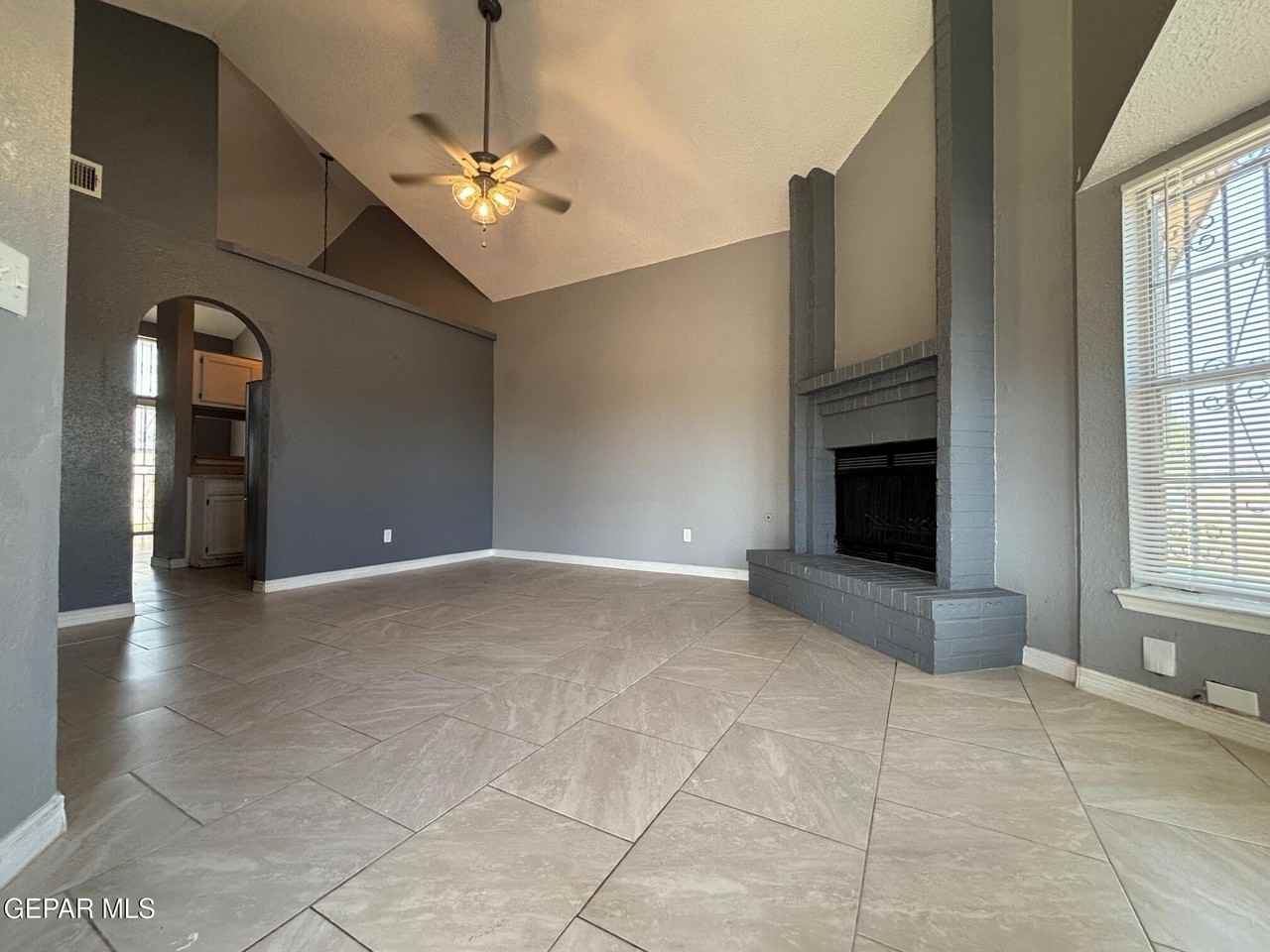 10930 Delafield Dr - Photo 3 of 13