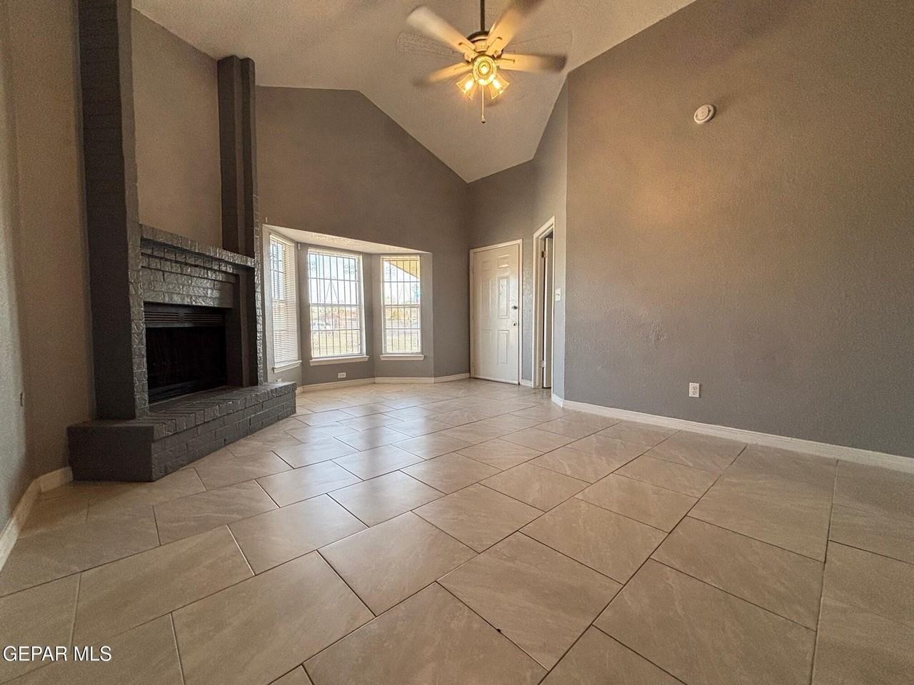 10930 Delafield Dr - Photo 4 of 13