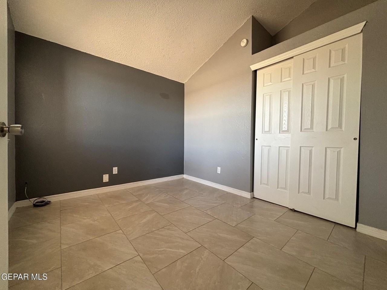 10930 Delafield Dr - Photo 5 of 13