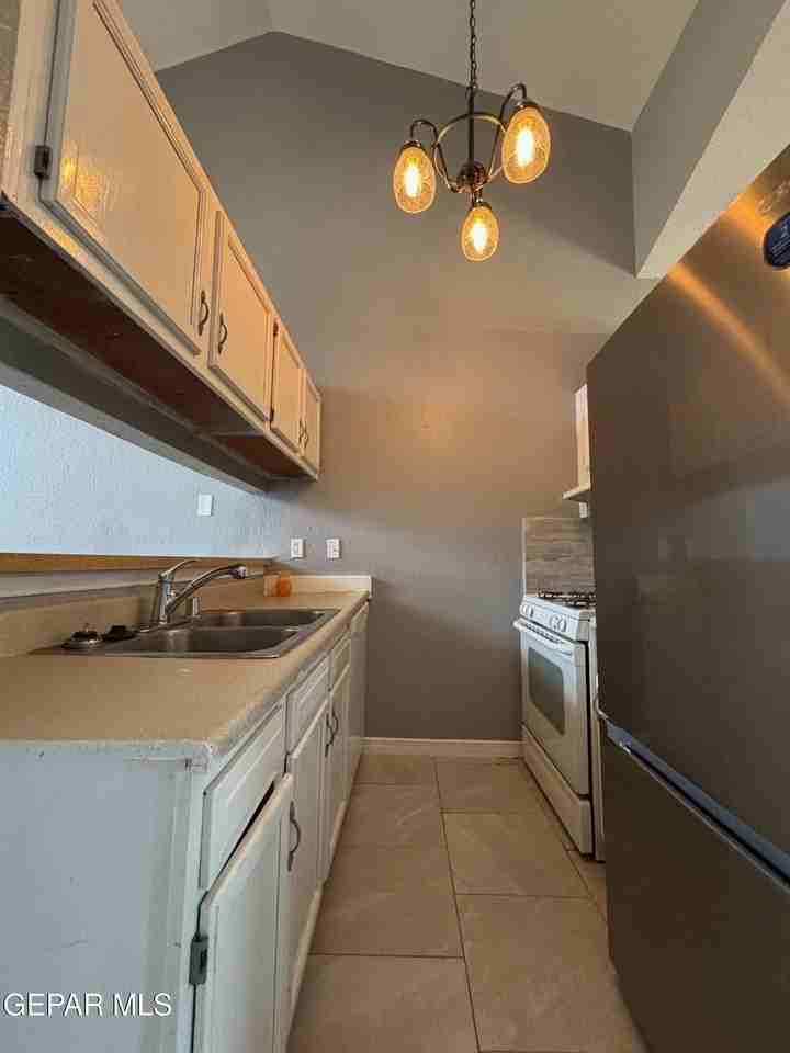 10930 Delafield Dr - Photo 6 of 13