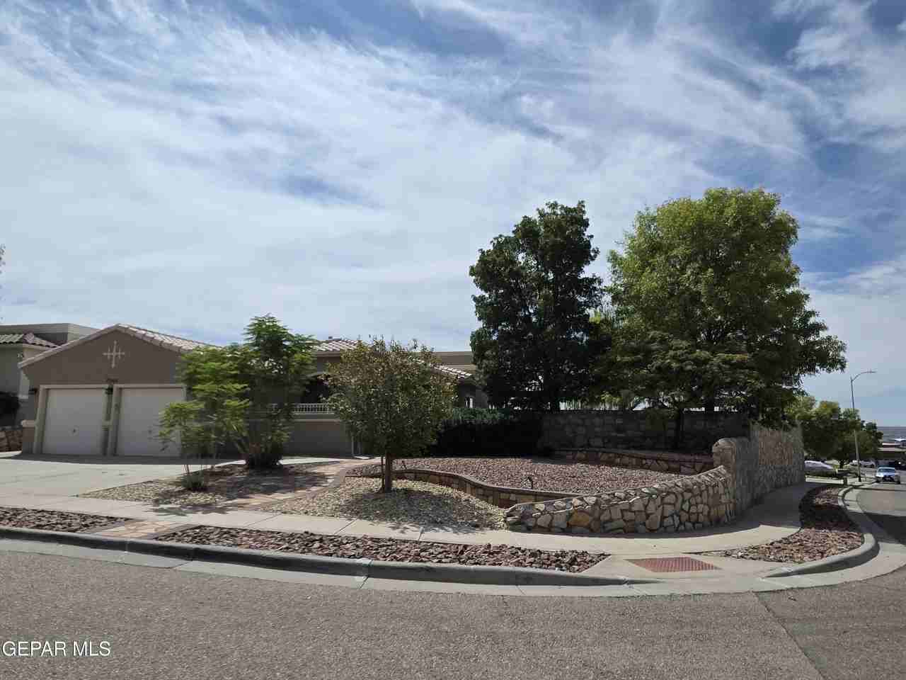 7346 Gulf Creek Dr - Photo 2 of 49