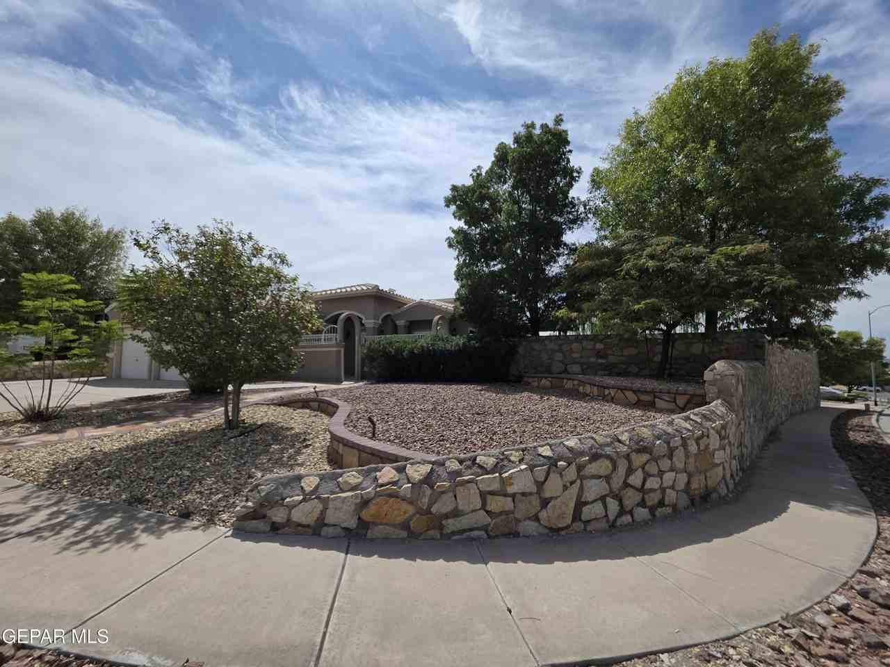 7346 Gulf Creek Dr - Photo 3 of 49
