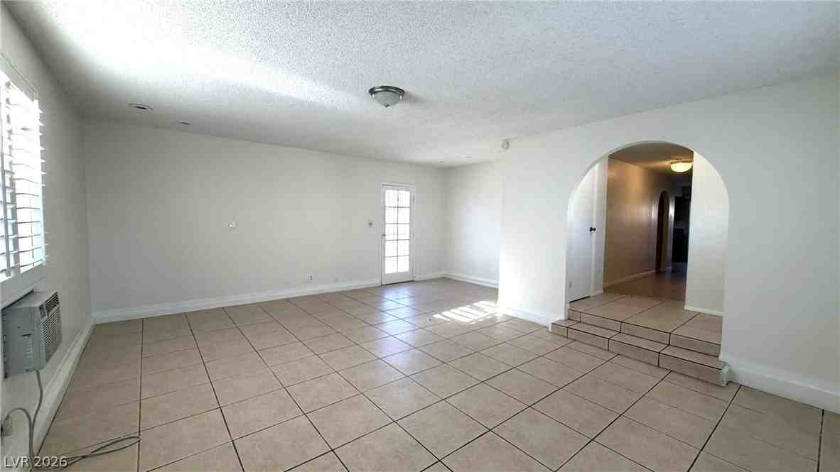 6206 W University Ave - Photo 5 of 31