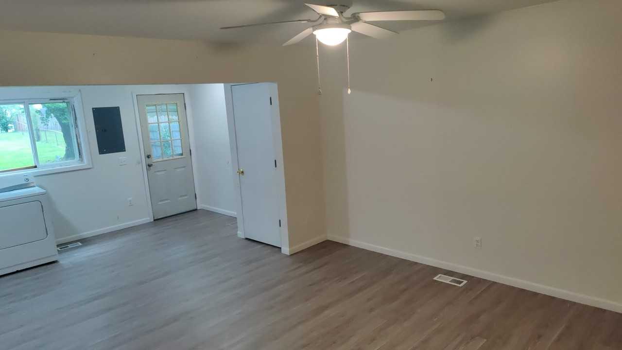1131 Rambling Rd - Photo 4 of 13