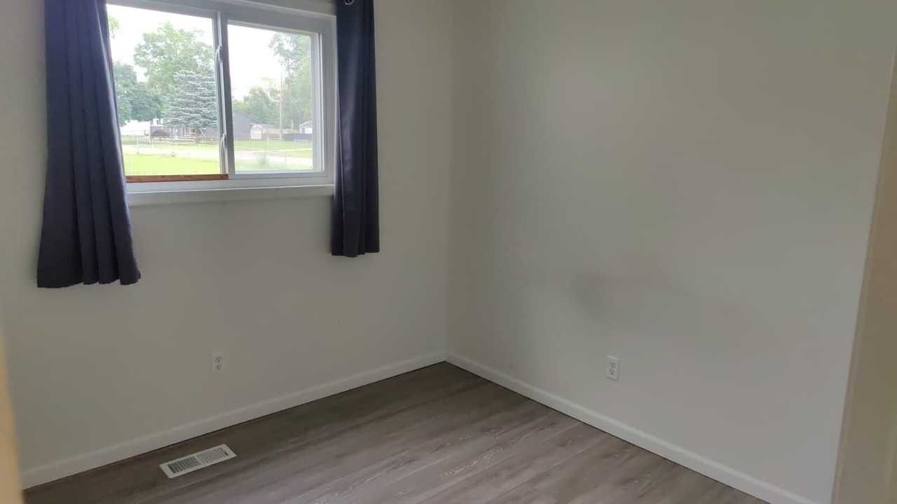 1131 Rambling Rd - Photo 7 of 13