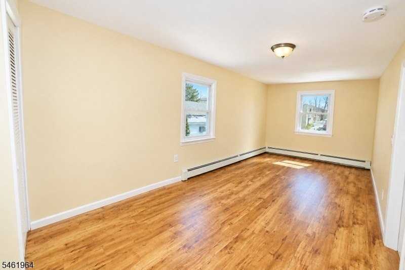 193 E 25th St - Photo 3 of 5
