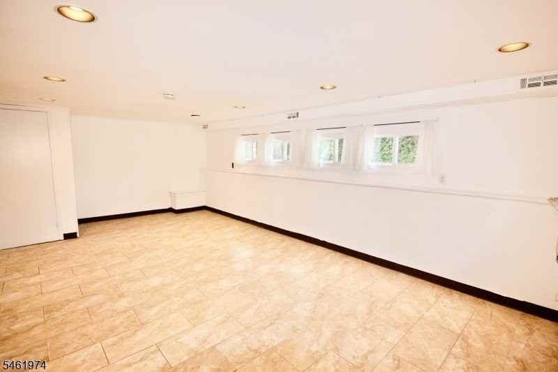 1425 Boynton Ave - Photo 6 of 24