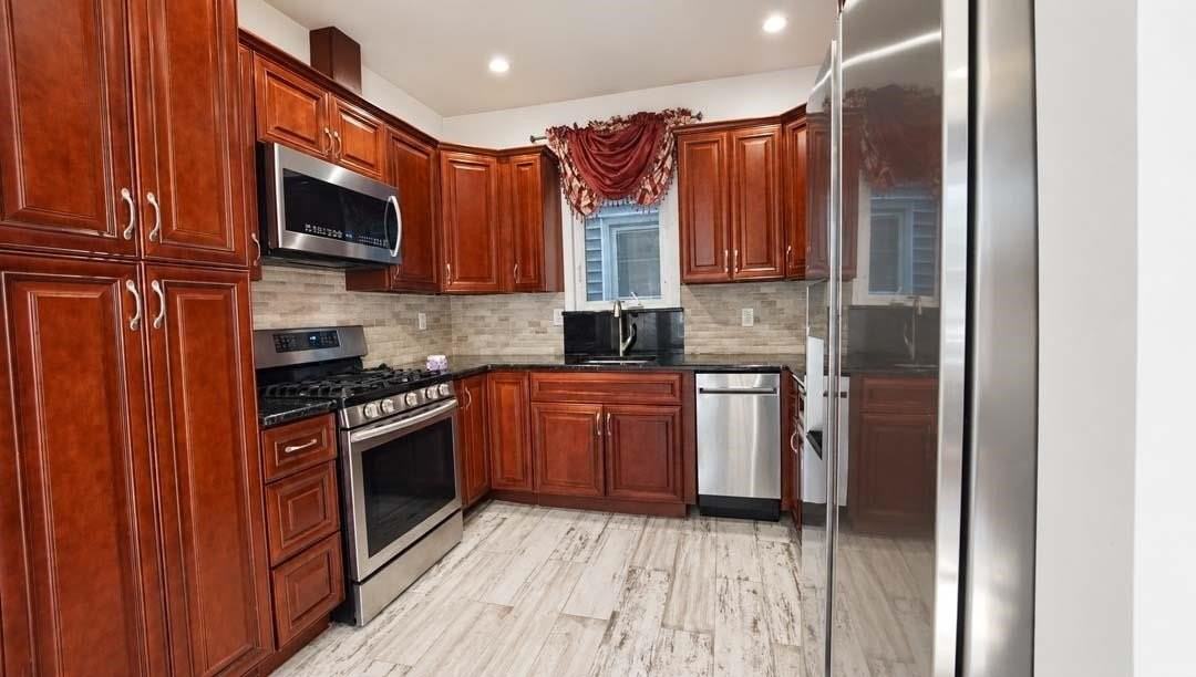 275 Avenue A - Photo 4 of 32
