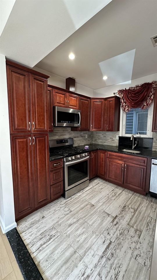 275 Avenue A - Photo 6 of 32