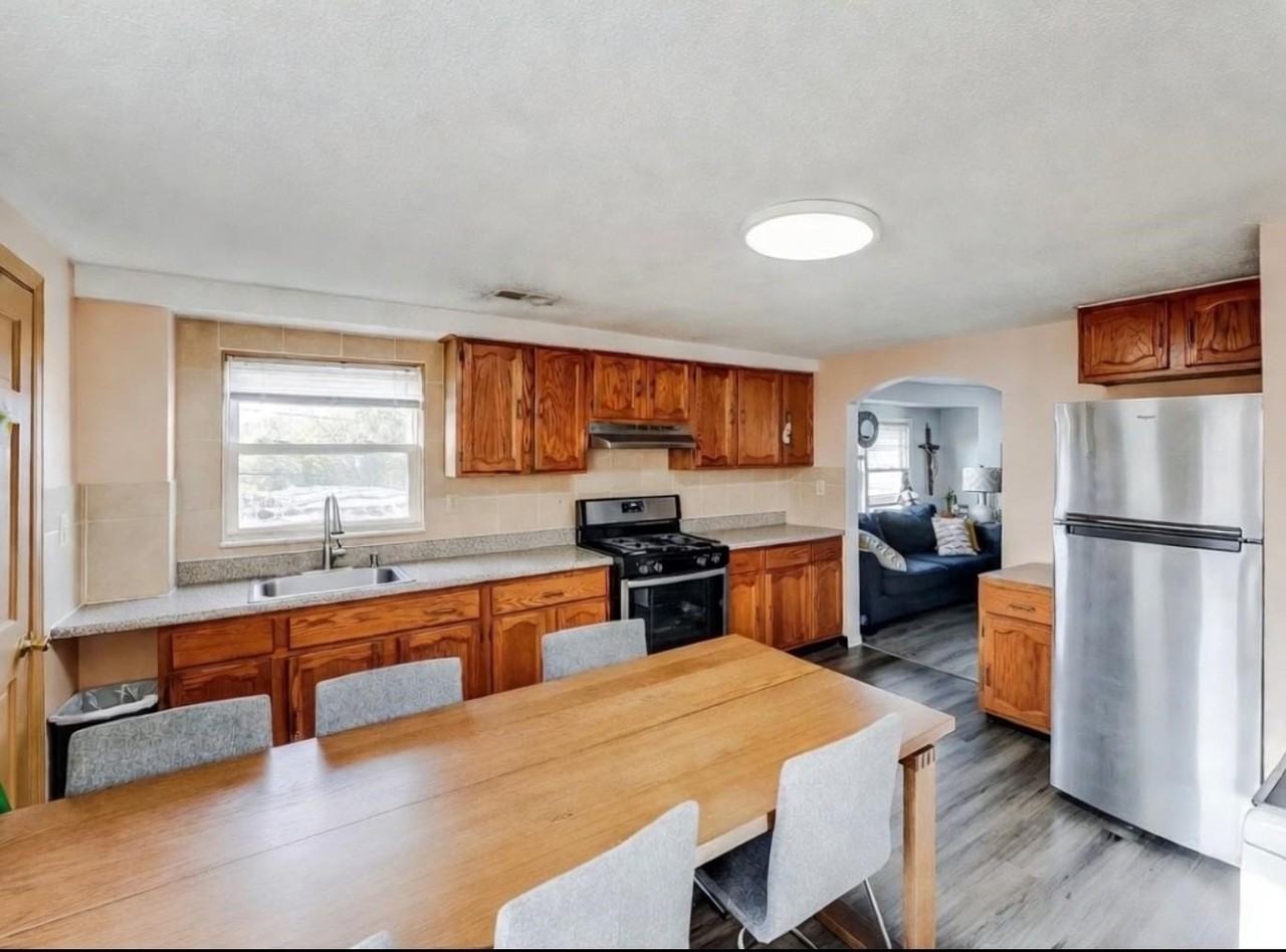 327 Stover Ave - Photo 2 of 7
