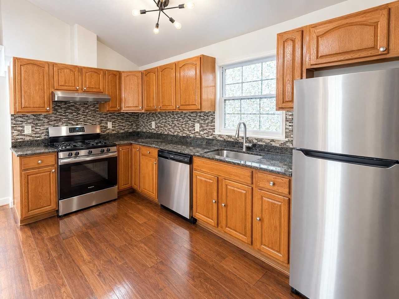 121 Bostwick Ave - Photo 2 of 8