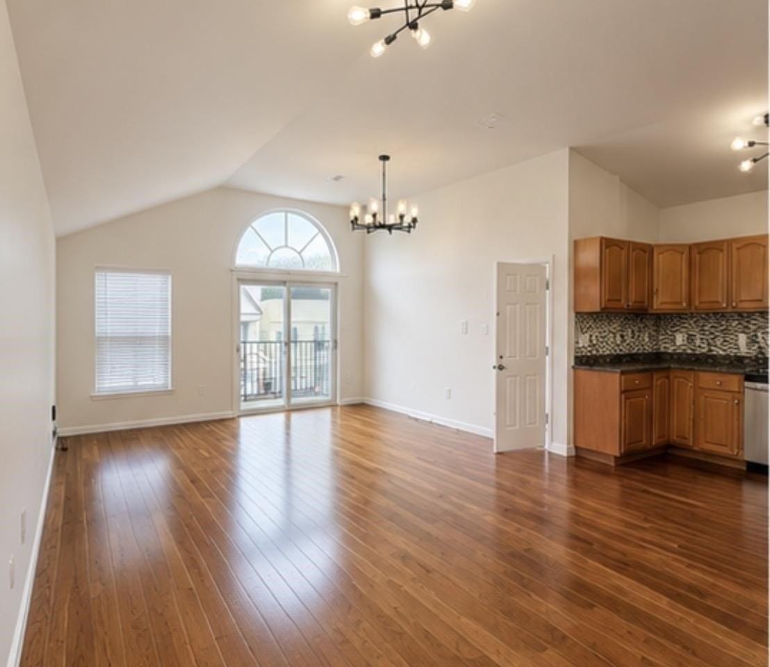 121 Bostwick Ave - Photo 3 of 8