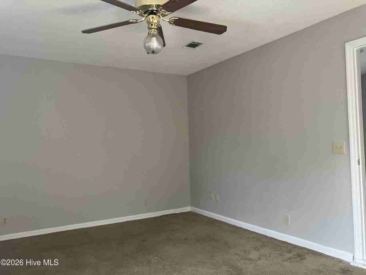 4118 Spencer St - Photo 5 of 14