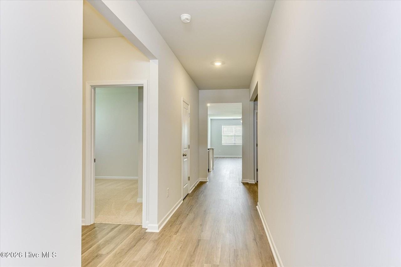 712 Hollis Ave - Photo 7 of 43