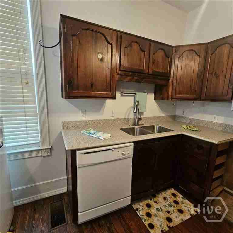 506 E York St - Photo 7 of 34