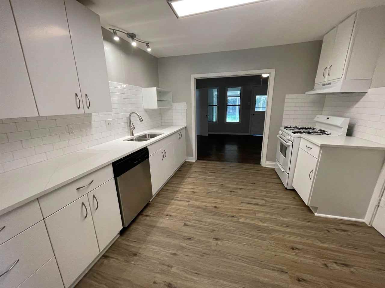 607 N Main St - Photo 3 of 11