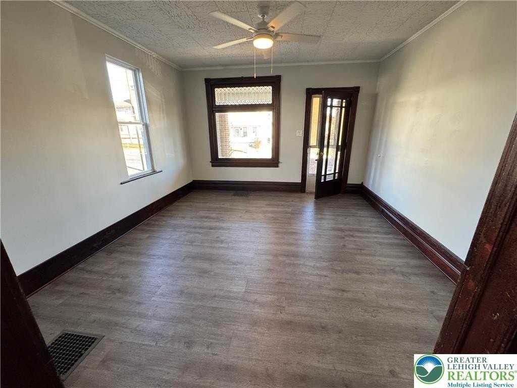110 S 7th St - Photo 5 of 25