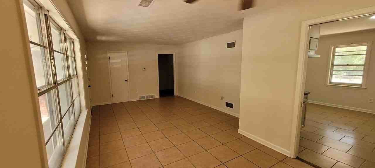 3164 Beauchamp Dr - Photo 4 of 13