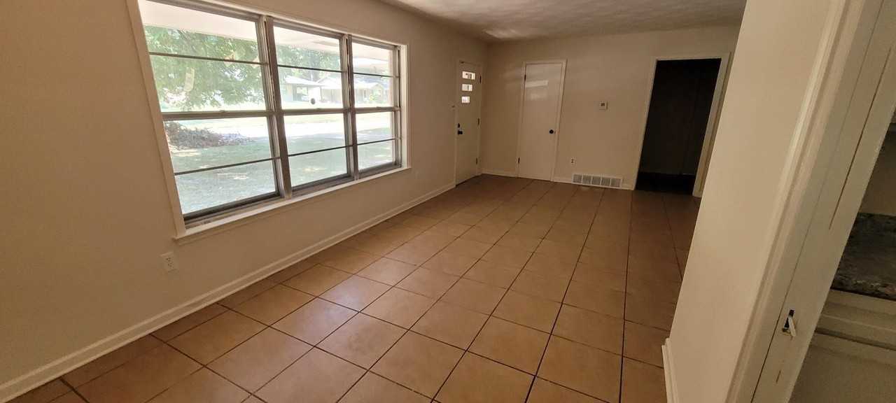 3164 Beauchamp Dr - Photo 5 of 13