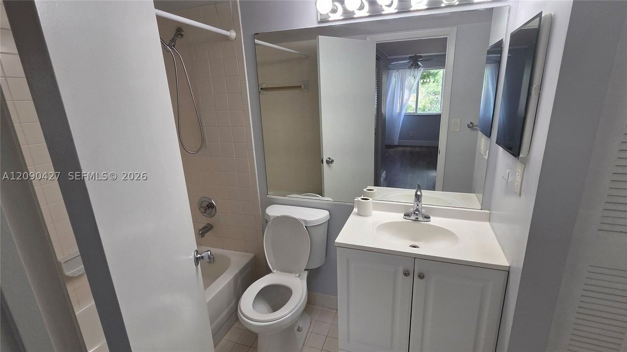 832 Nw 92nd Ave #932 - Photo 7 of 31
