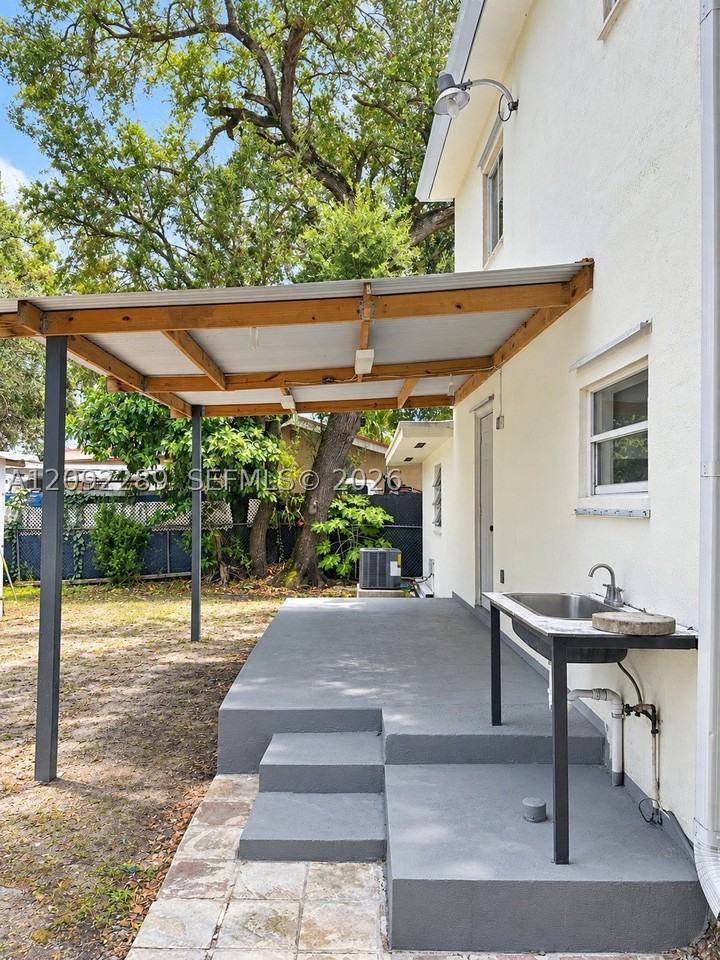 3229 Nw 34th St - Photo 5 of 33