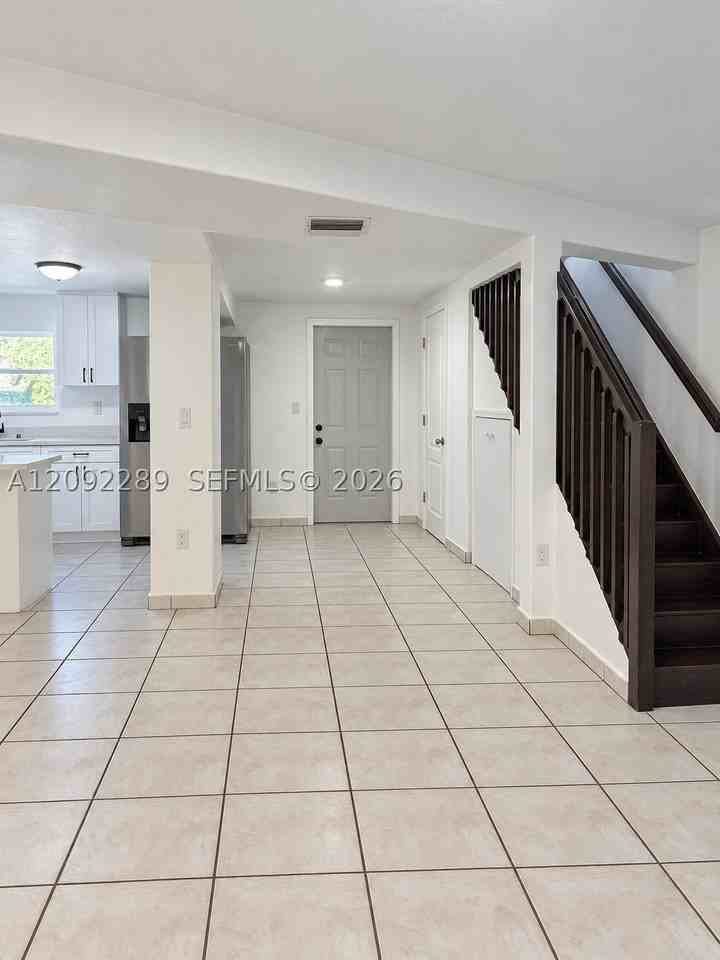 3229 Nw 34th St - Photo 6 of 33