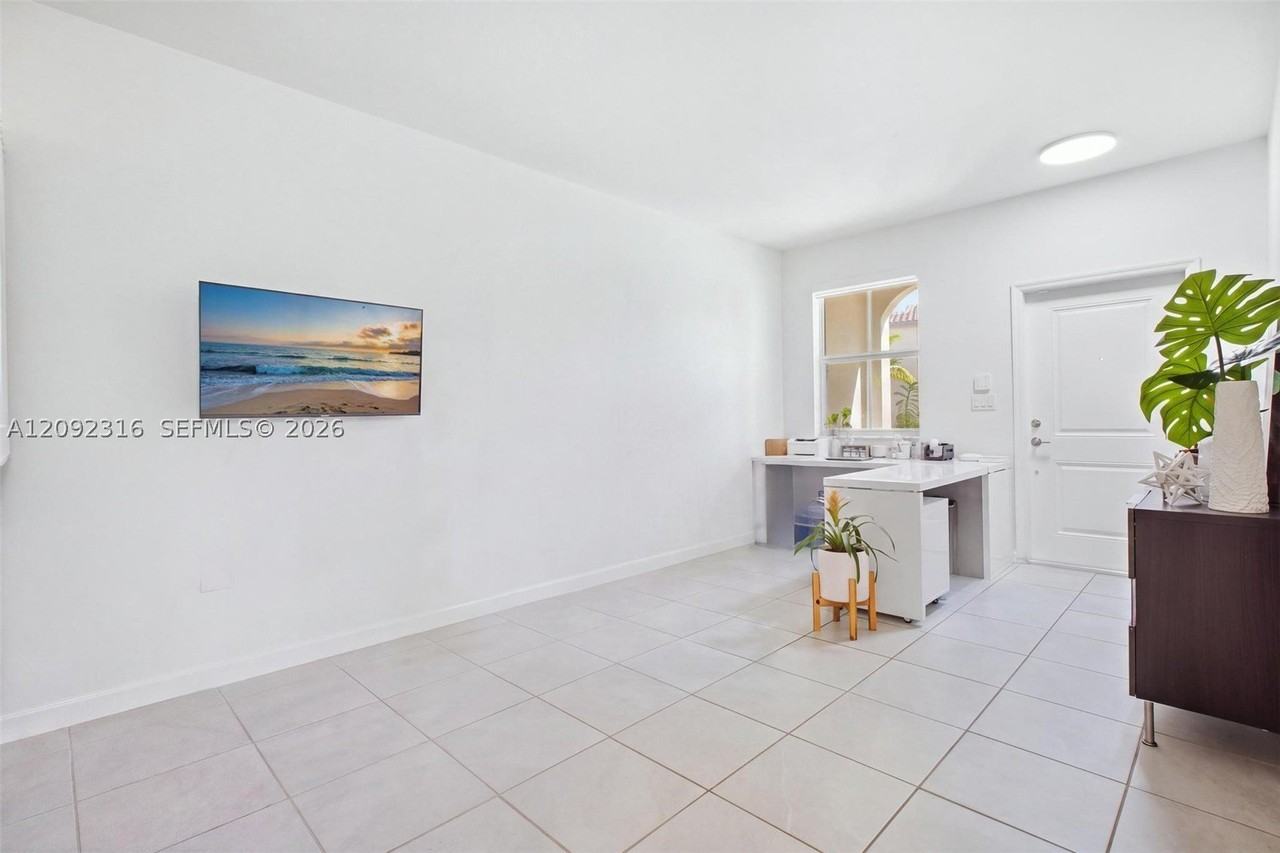 2605 Se 10th St #2605 - Photo 7 of 34