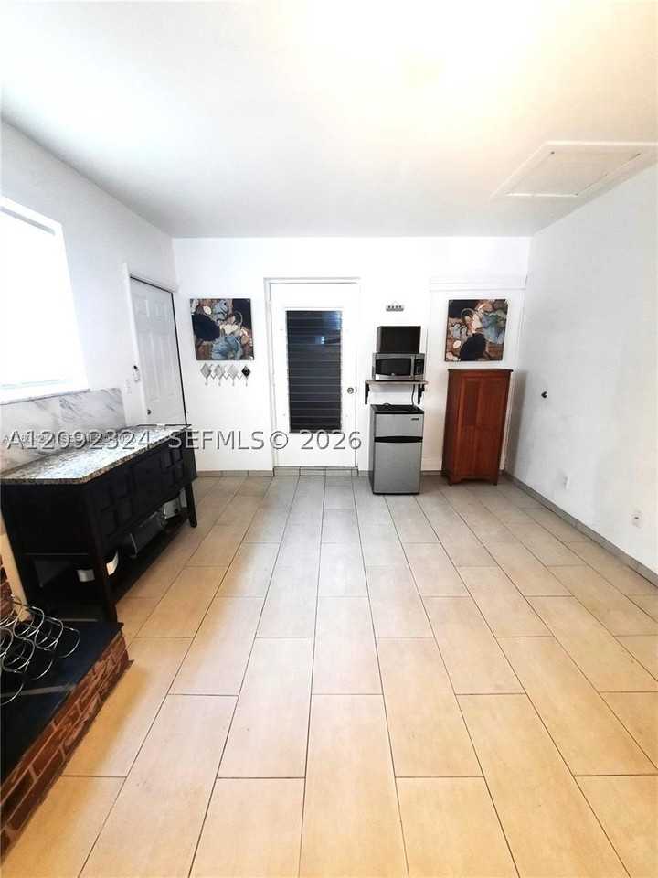 3838 Ne Melba Dr #R - Photo 3 of 7