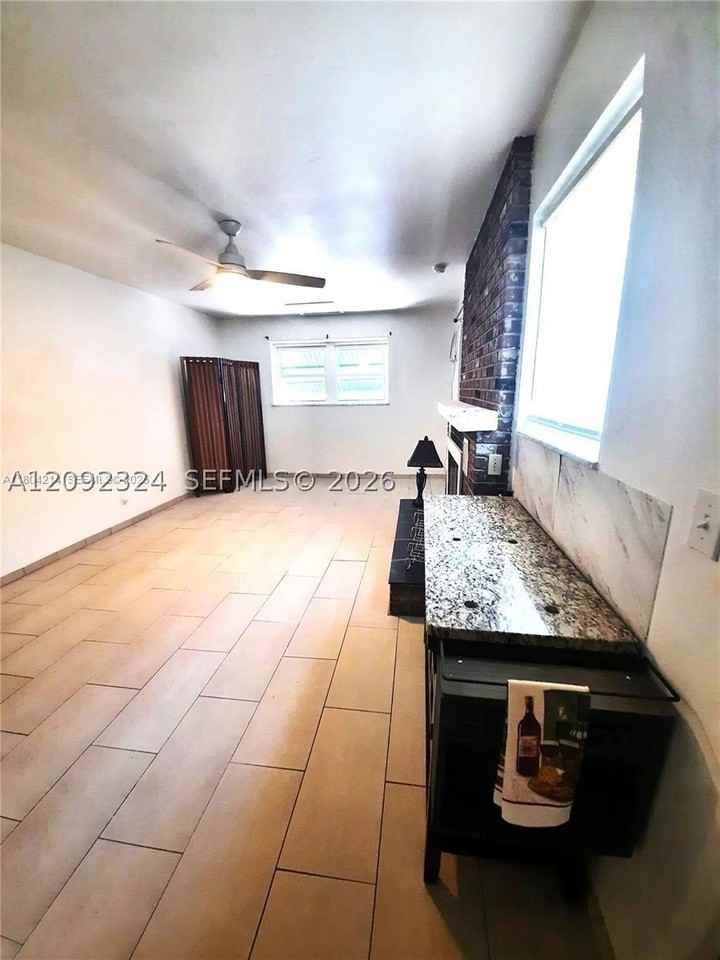 3838 Ne Melba Dr #R - Photo 4 of 7