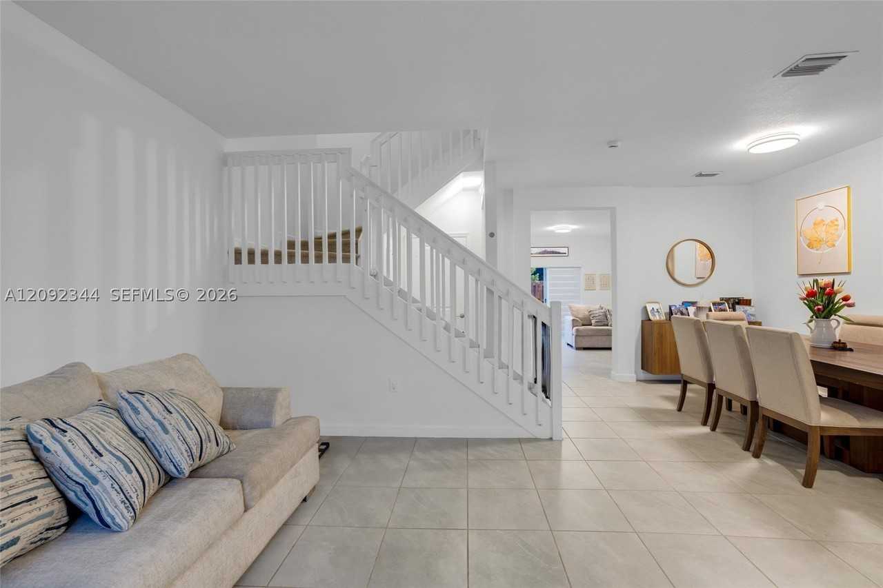 12065 Nw 24th Pl - Photo 3 of 32
