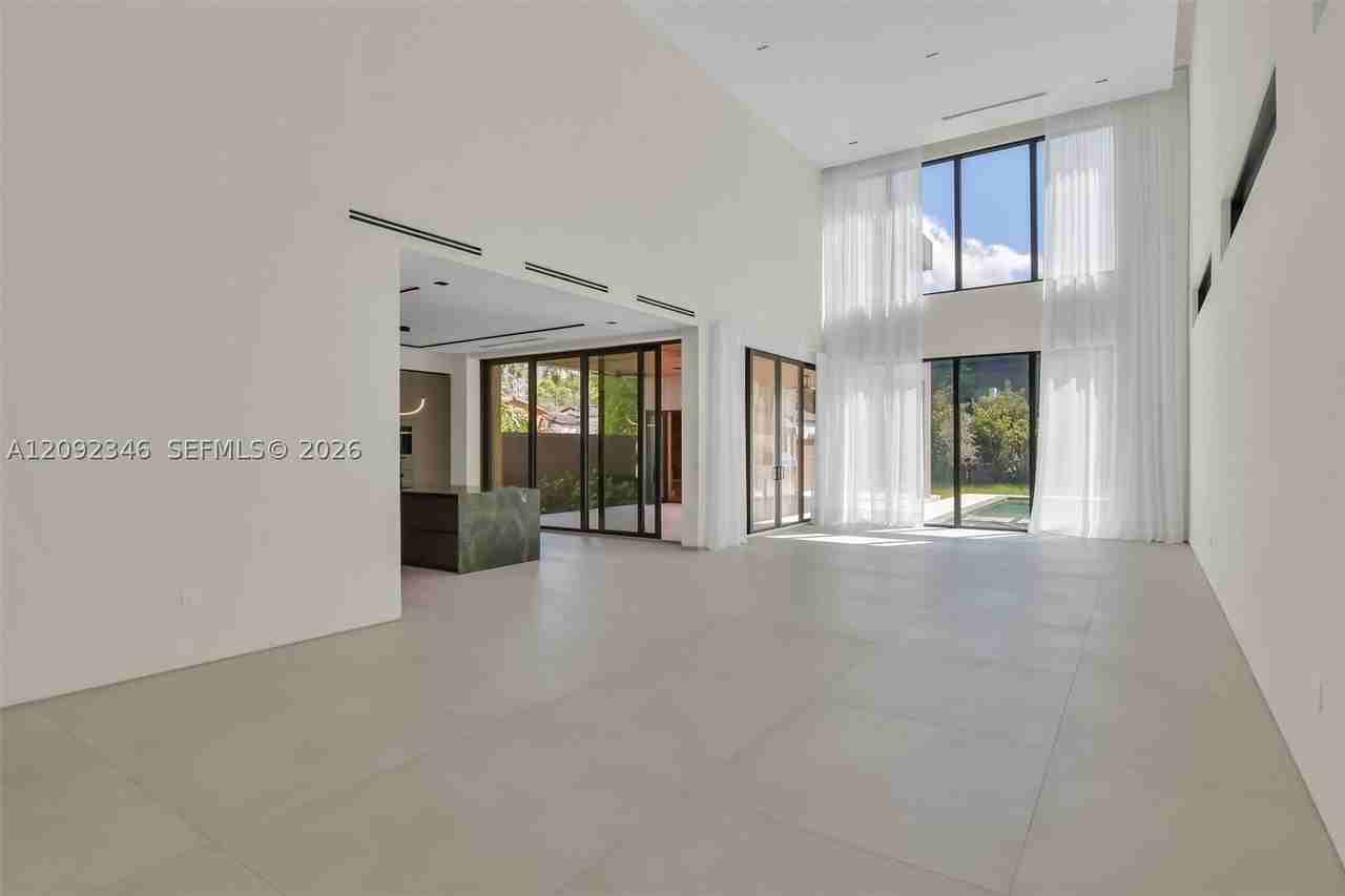 135 Sw 29th Rd - Photo 7 of 50