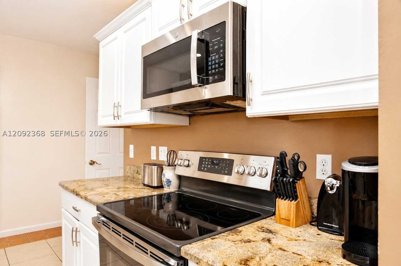 458 Se Doat St - Photo 6 of 43