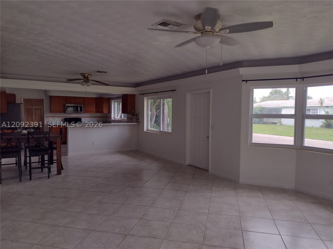 225 E 29th Ct - Photo 4 of 16