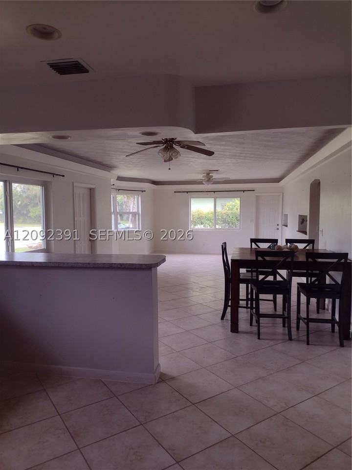 225 E 29th Ct - Photo 5 of 16