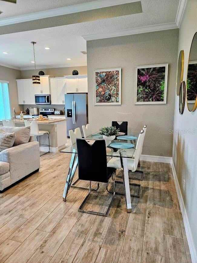 372 Baytree Dr - Photo 3 of 10