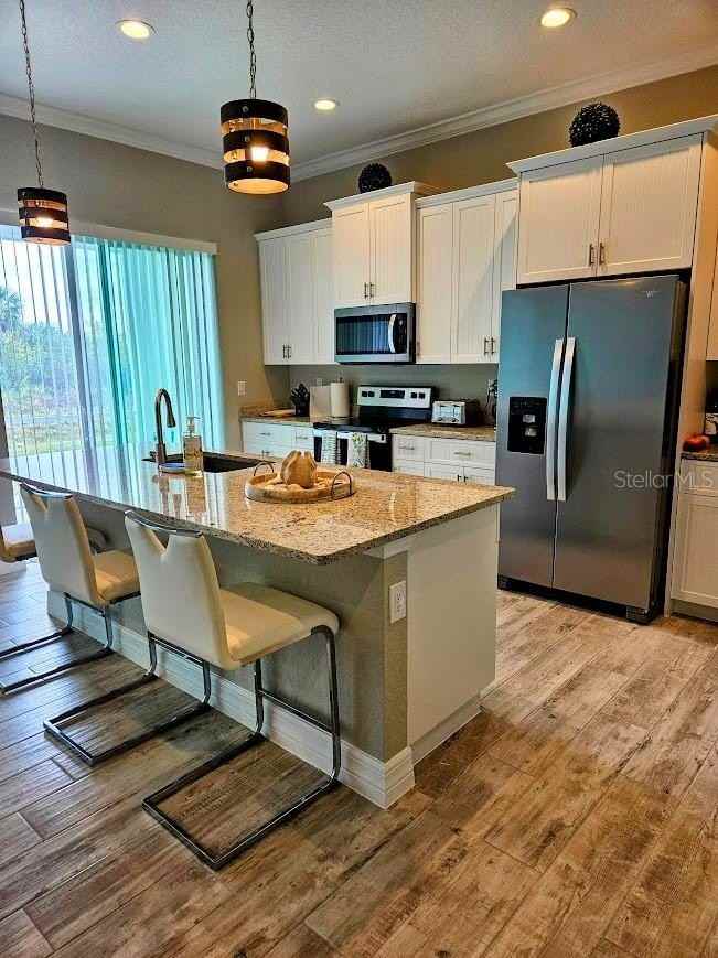 372 Baytree Dr - Photo 4 of 10