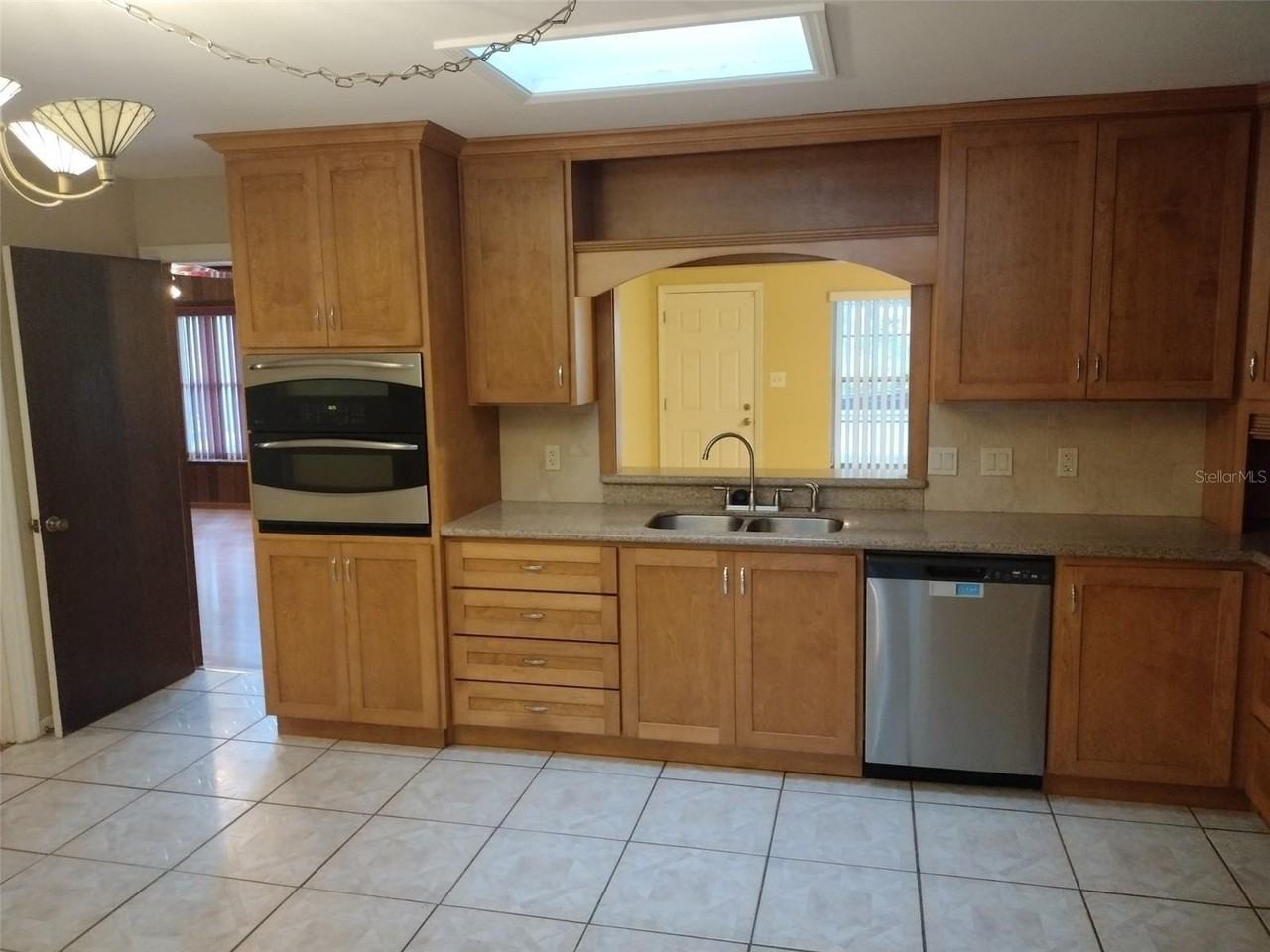 2418 Nw 63rd Ter - Photo 5 of 33