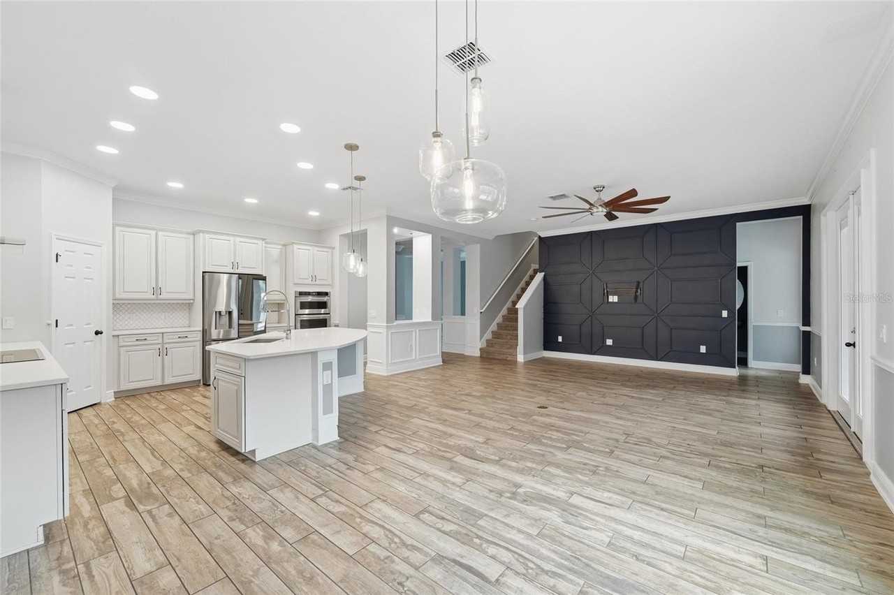 12688 Salomon Cove Dr - Photo 3 of 20