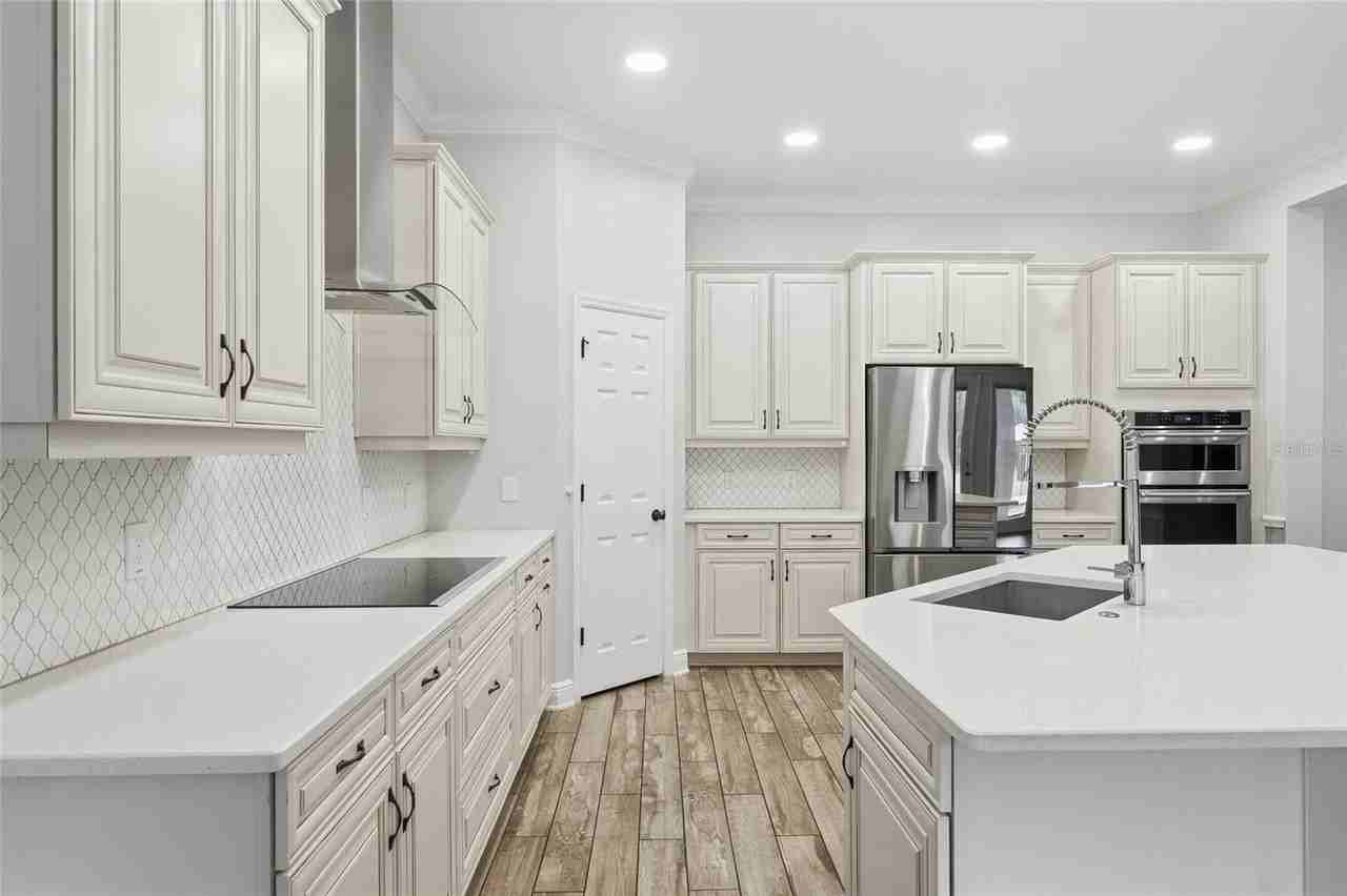 12688 Salomon Cove Dr - Photo 4 of 20