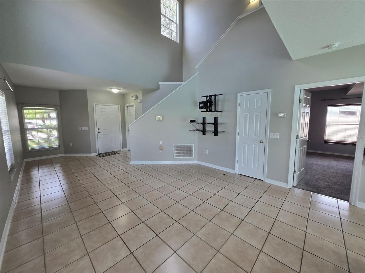 702 Sonja Cir - Photo 3 of 28