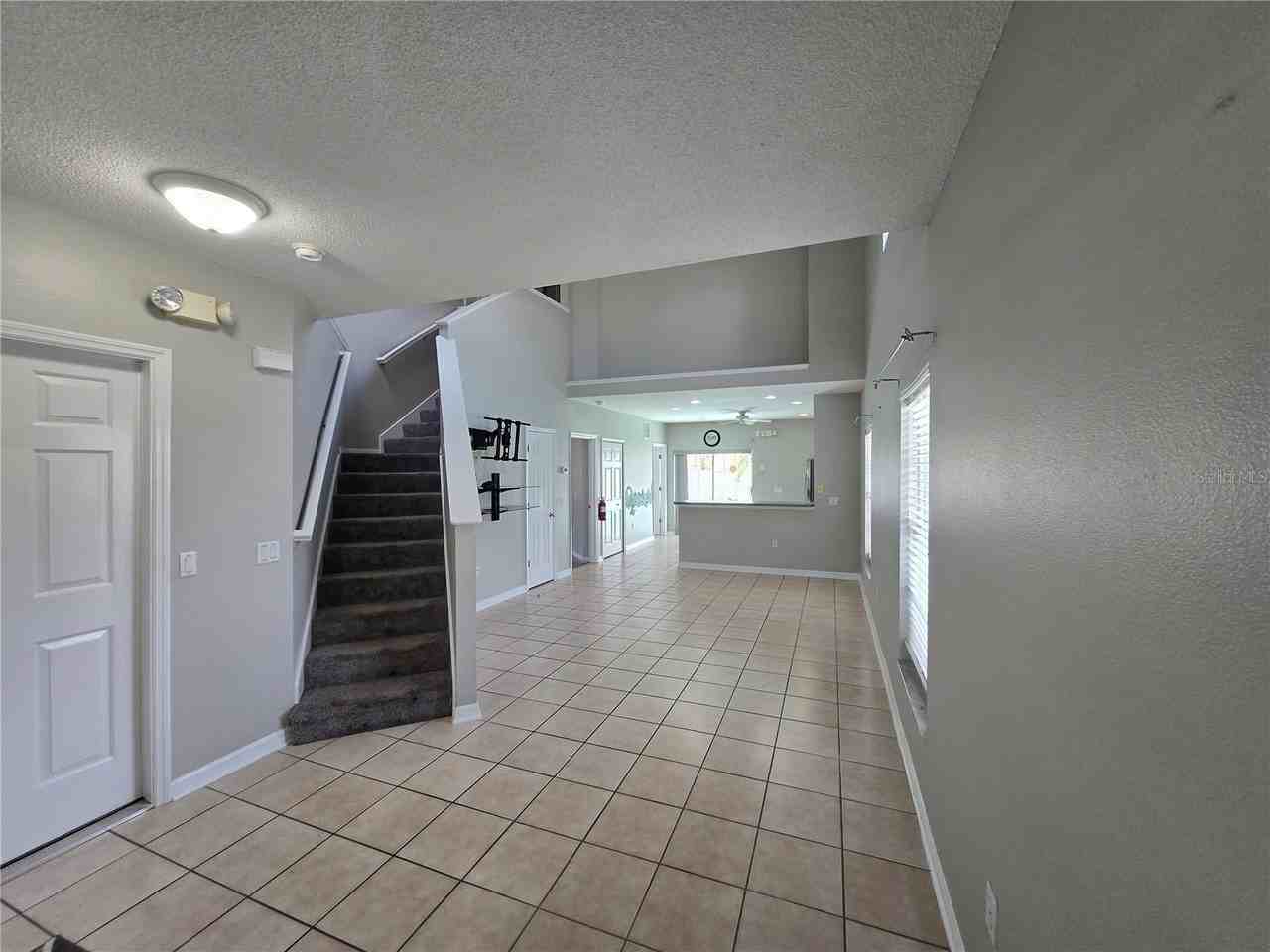 702 Sonja Cir - Photo 4 of 28