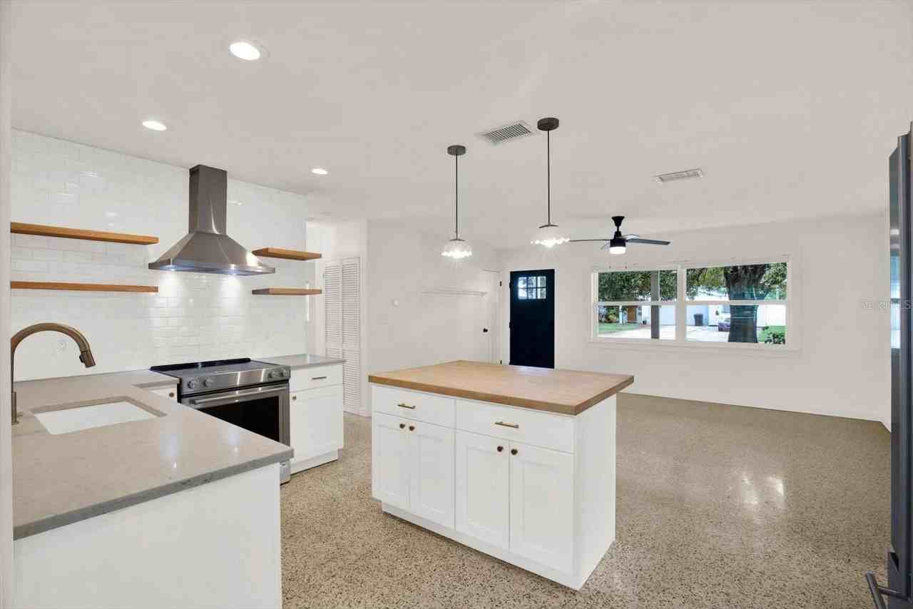 5531 13th Ave N - Photo 4 of 34