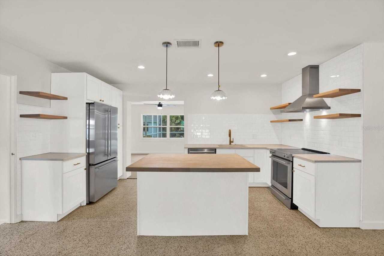 5531 13th Ave N - Photo 5 of 34